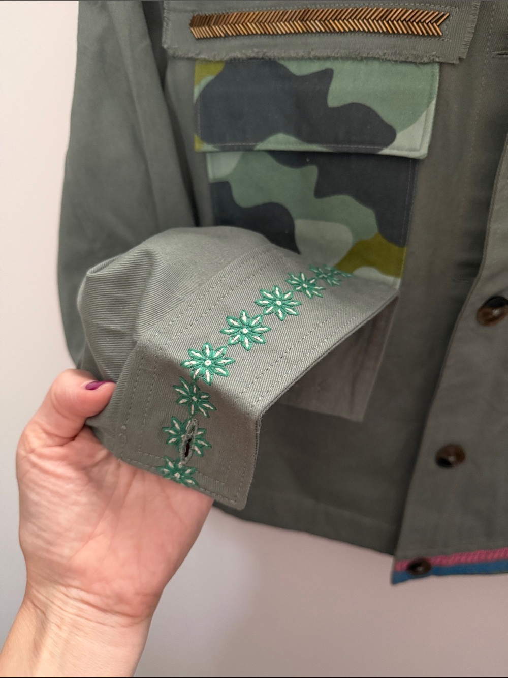 Boden Olive Green Military-Style Jacket with Camo Pockets and Embroidery -size M - Picture 3 of 4